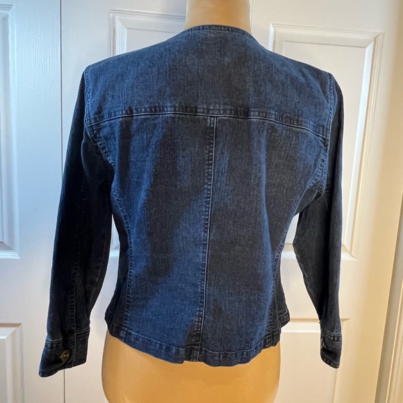 Ruby Rd. Classic Blue Denim Jacket, long sleeved, zipper front, size 8P woman - Picture 11 of 12